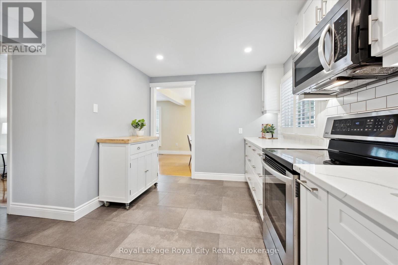 












407 OTTERBEIN ROAD

,
Kitchener,




Ontario
N2B3V8

