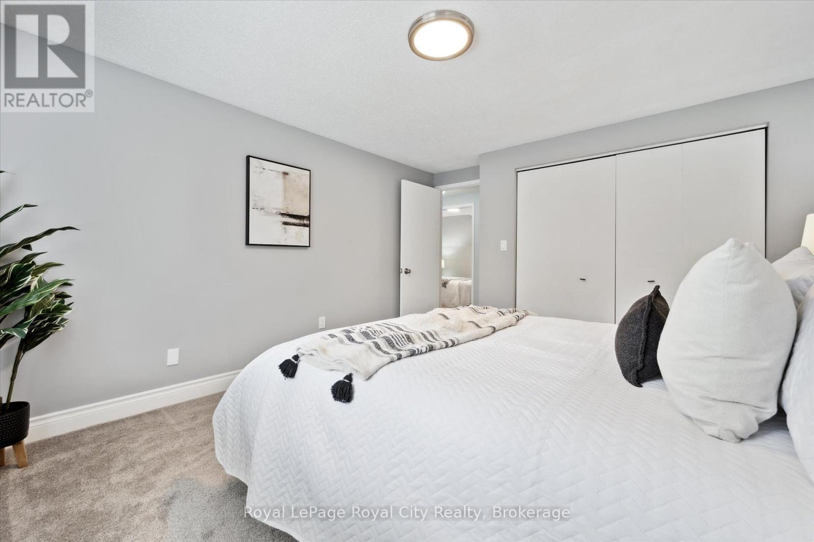 












407 OTTERBEIN ROAD

,
Kitchener,




Ontario
N2B3V8

