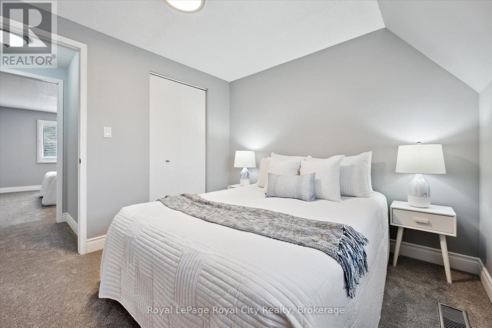 












407 OTTERBEIN ROAD

,
Kitchener,




Ontario
N2B3V8

