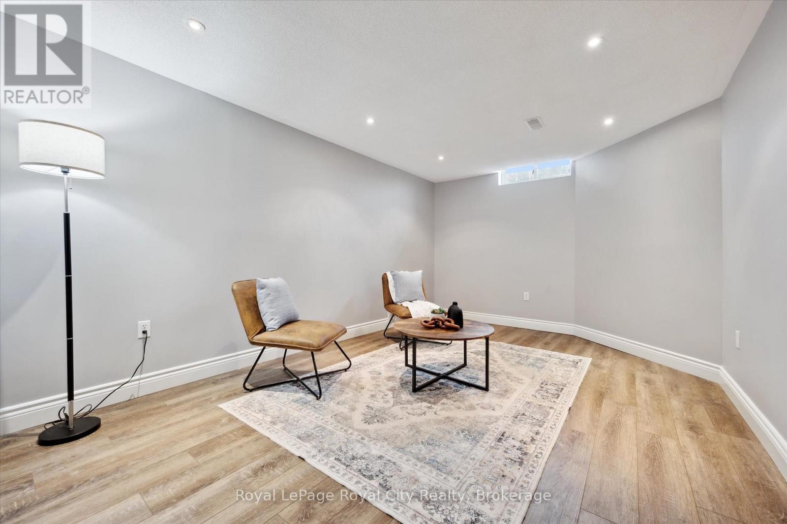 












407 OTTERBEIN ROAD

,
Kitchener,




Ontario
N2B3V8

