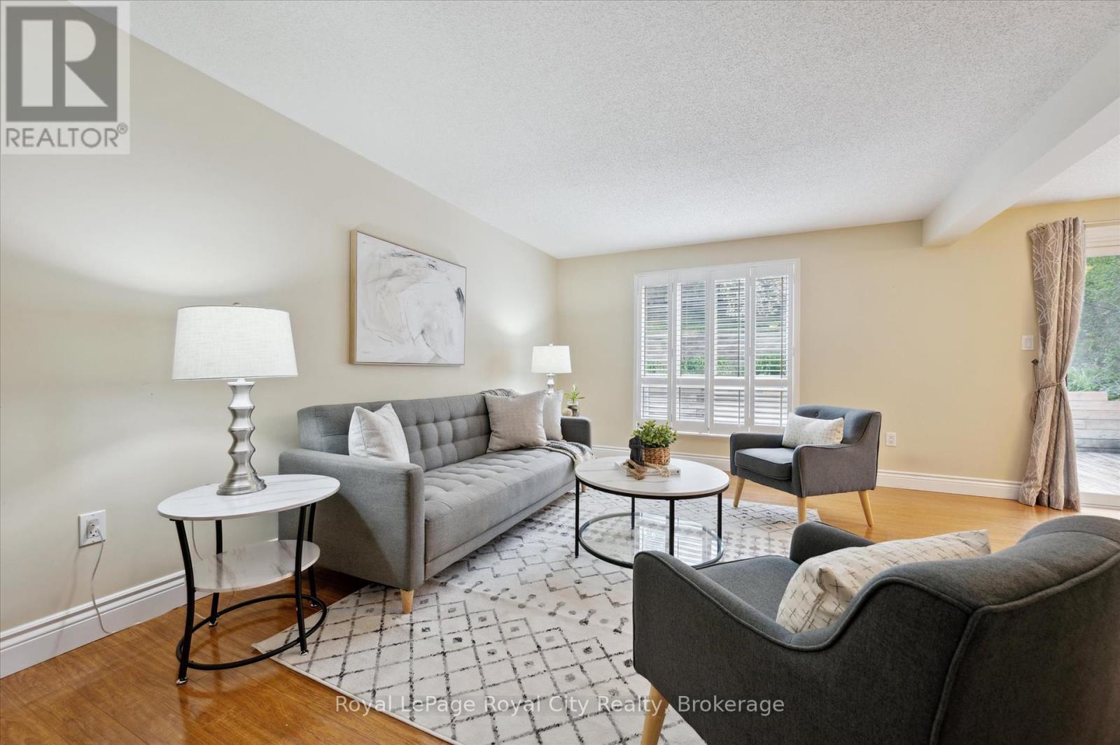 












407 OTTERBEIN ROAD

,
Kitchener,




Ontario
N2B3V8


