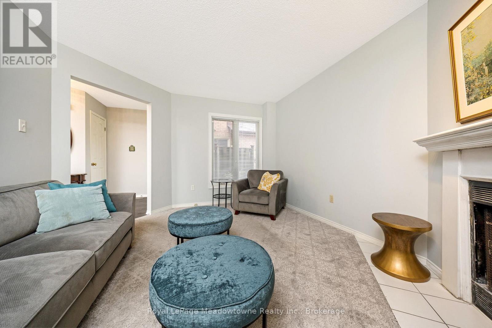 












6 - 500 SILVERTHORNE CRESCENT

,
Mississauga (Hurontario),




Ontario
L5R1W3

