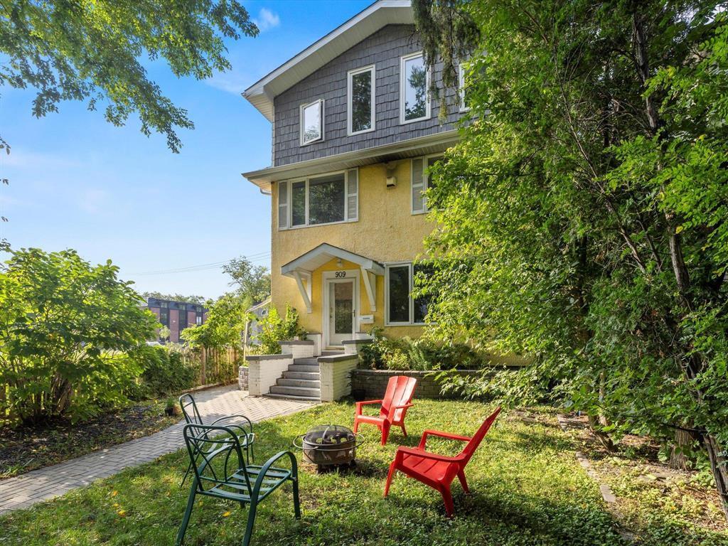 












909 McMillan Avenue

,
Winnipeg,




Manitoba
R3M0V9


