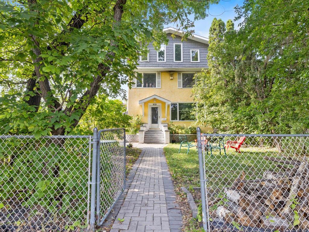 












909 McMillan Avenue

,
Winnipeg,




Manitoba
R3M0V9

