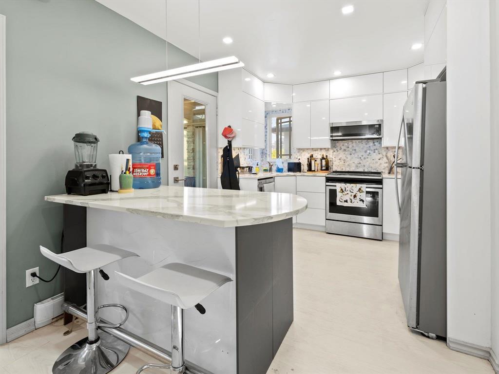 












909 McMillan Avenue

,
Winnipeg,




Manitoba
R3M0V9

