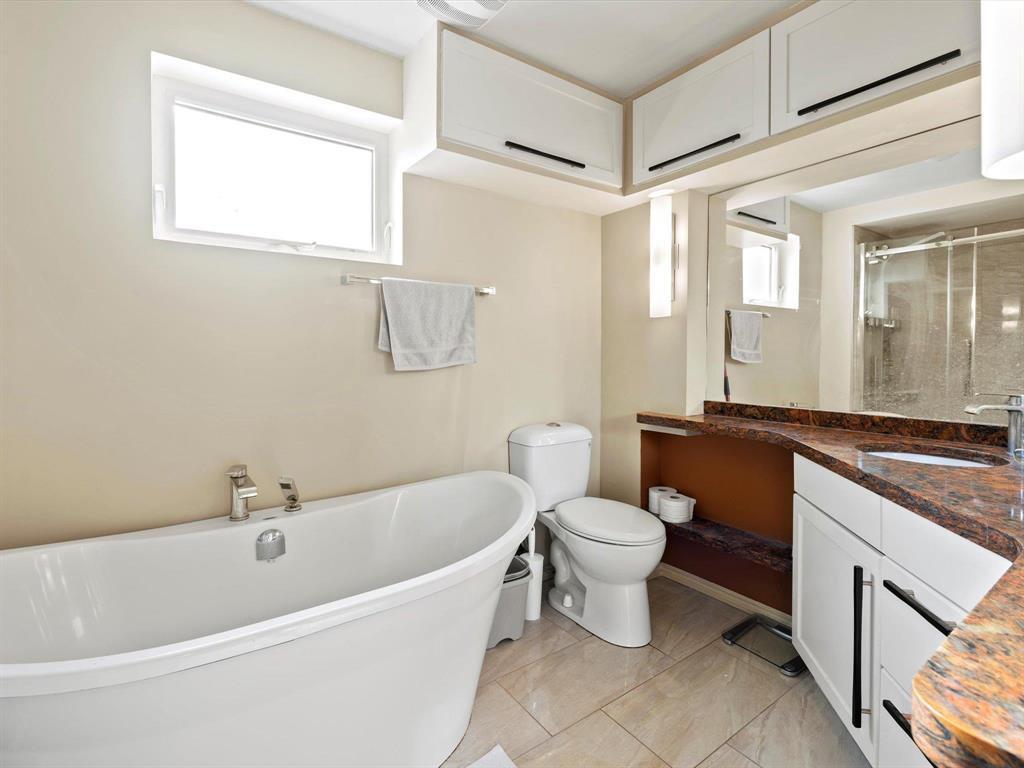 












909 McMillan Avenue

,
Winnipeg,




Manitoba
R3M0V9

