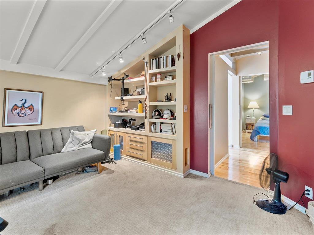 












909 McMillan Avenue

,
Winnipeg,




Manitoba
R3M0V9

