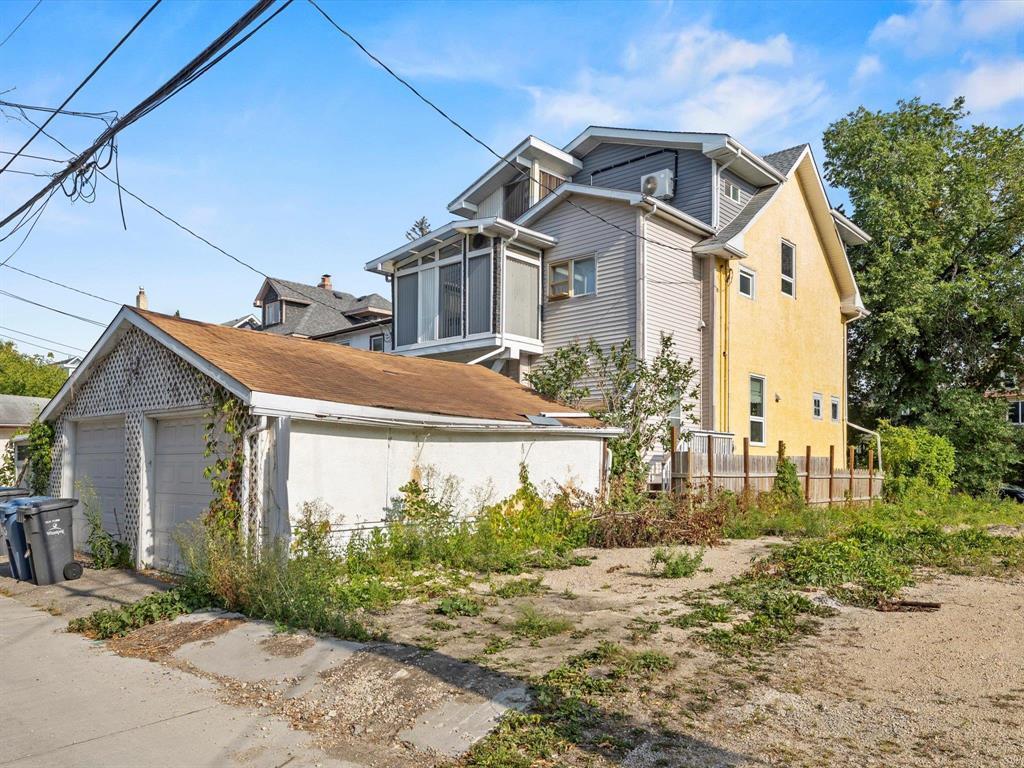 












909 McMillan Avenue

,
Winnipeg,




Manitoba
R3M0V9

