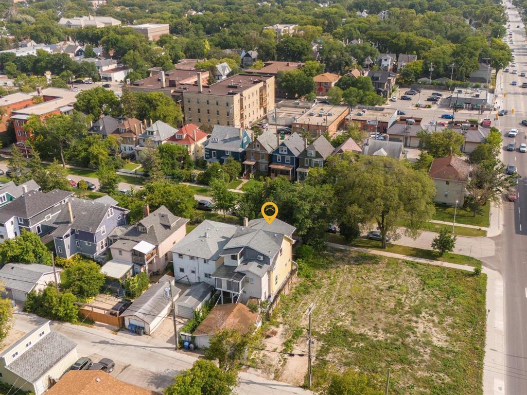 












909 McMillan Avenue

,
Winnipeg,




Manitoba
R3M0V9

