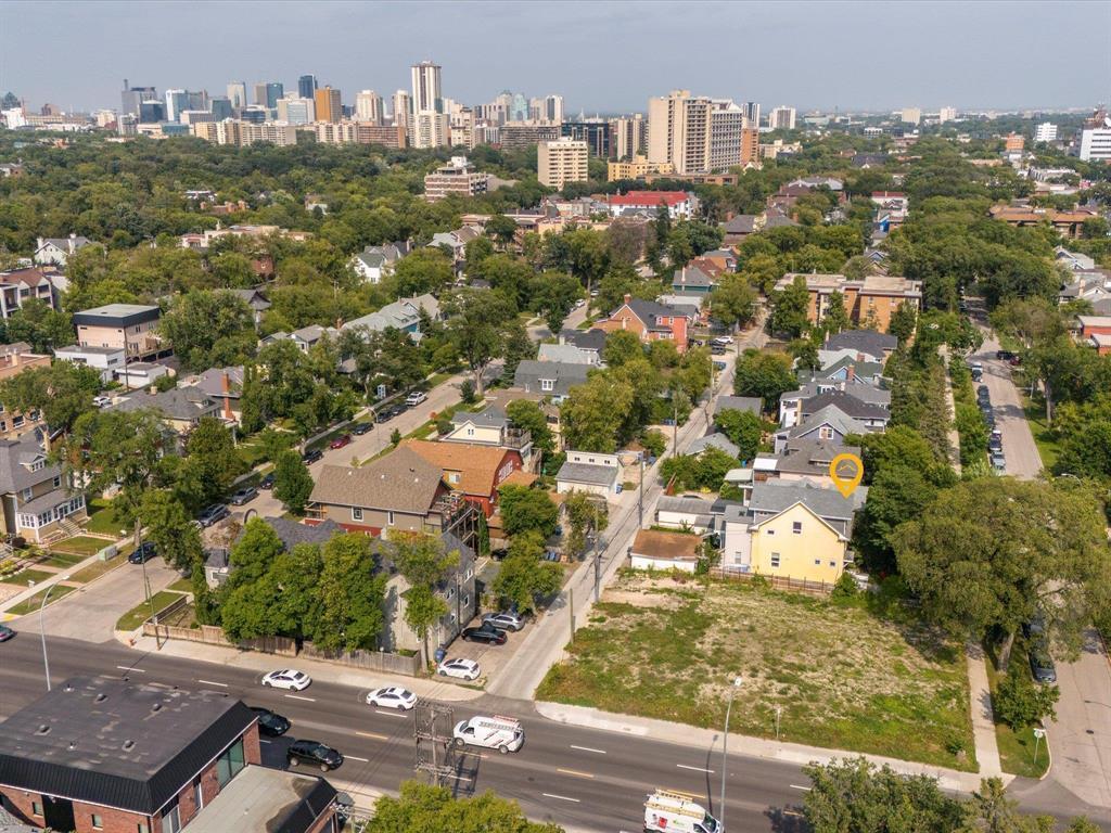 












909 McMillan Avenue

,
Winnipeg,




Manitoba
R3M0V9

