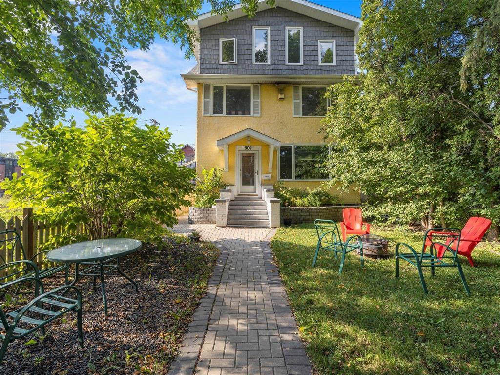 












909 McMillan Avenue

,
Winnipeg,




Manitoba
R3M0V9

