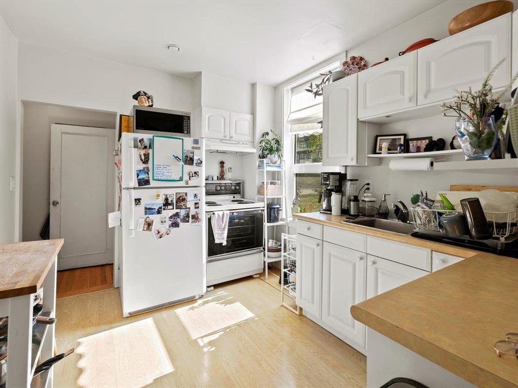 












909 McMillan Avenue

,
Winnipeg,




Manitoba
R3M0V9

