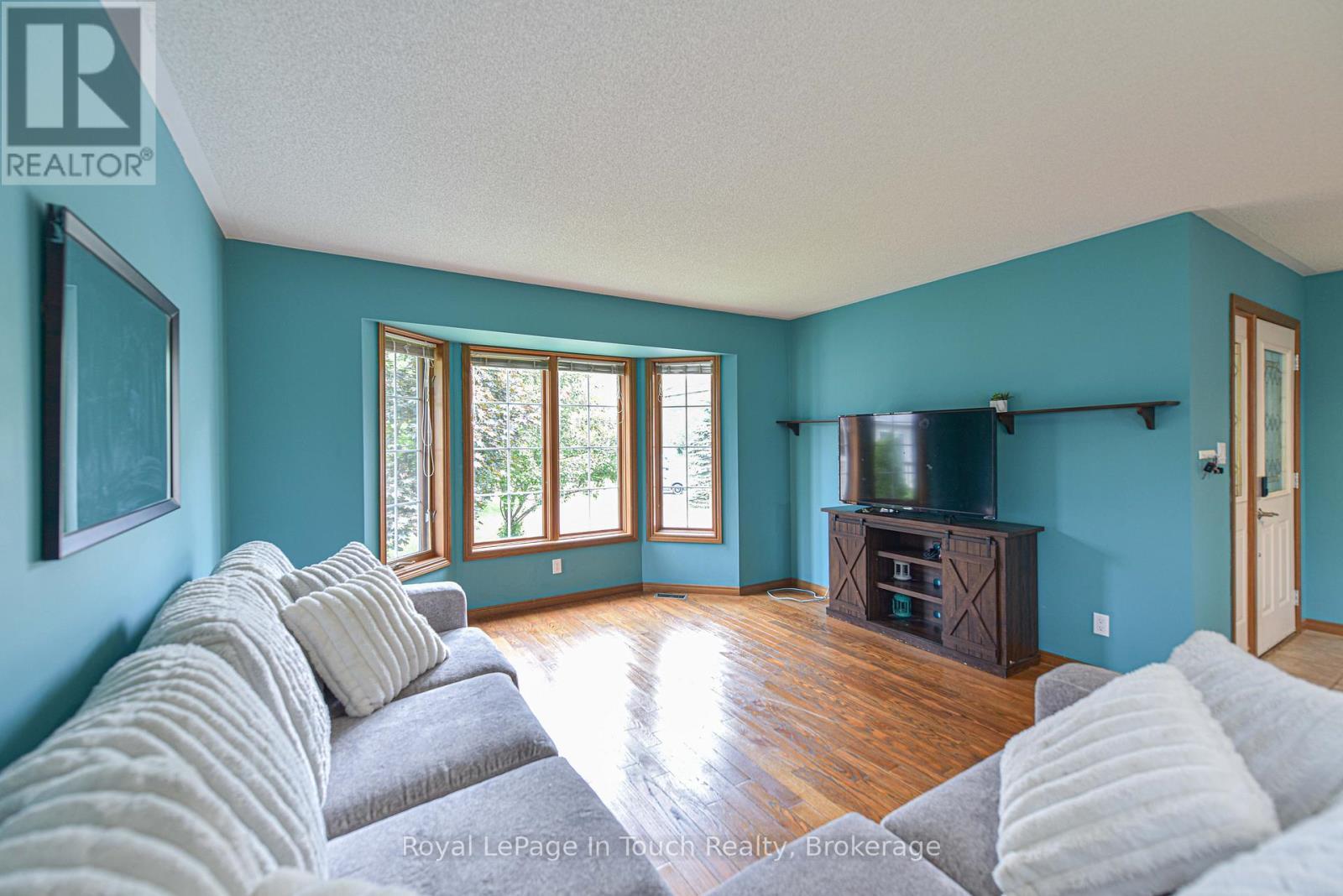 












5 EARLS COURT

,
Severn (Coldwater),




Ontario
L0K1E0

