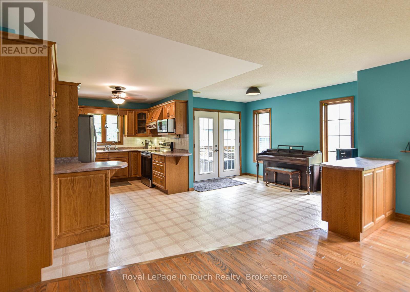 












5 EARLS COURT

,
Severn (Coldwater),




Ontario
L0K1E0

