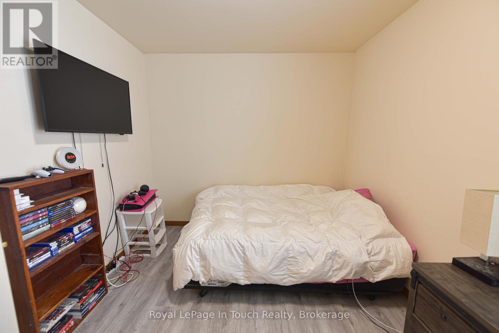 












5 EARLS COURT

,
Severn (Coldwater),




Ontario
L0K1E0

