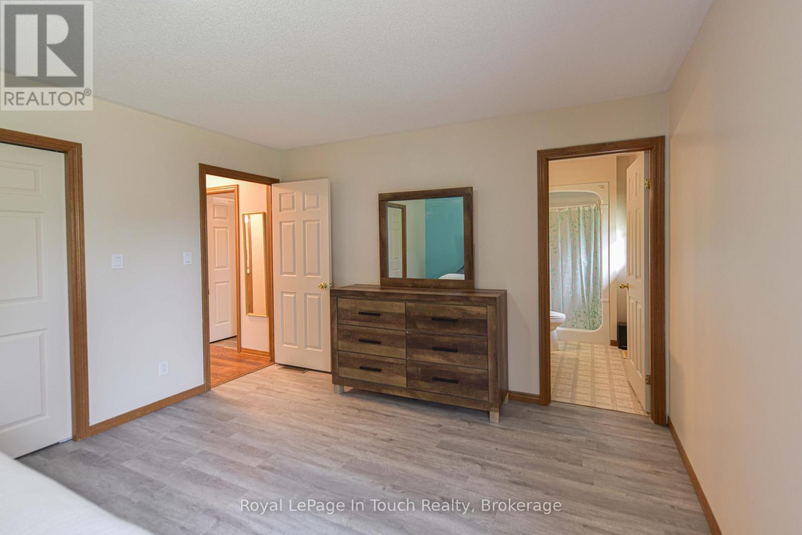 












5 EARLS COURT

,
Severn (Coldwater),




Ontario
L0K1E0

