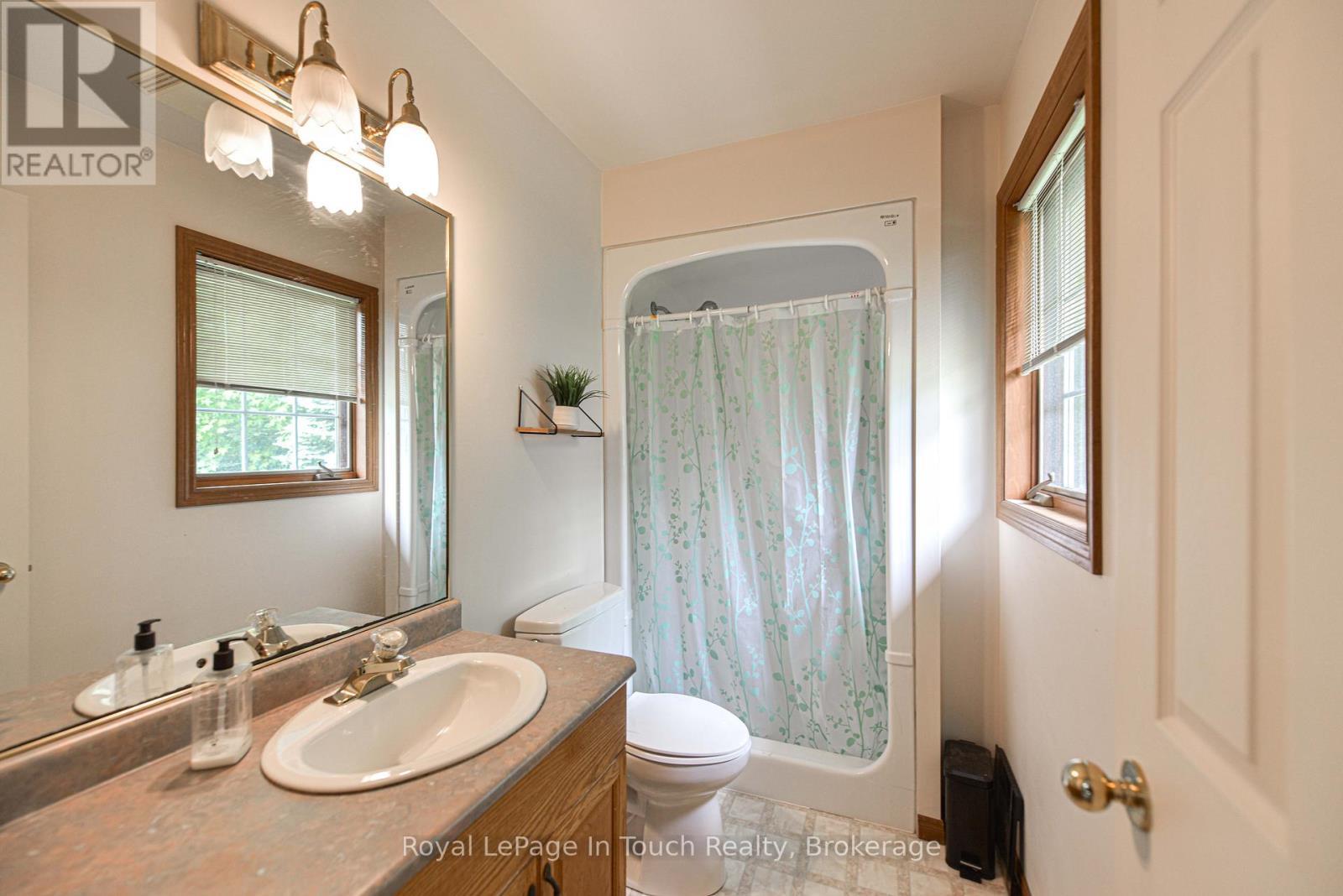 












5 EARLS COURT

,
Severn (Coldwater),




Ontario
L0K1E0

