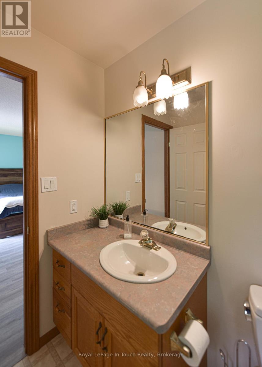












5 EARLS COURT

,
Severn (Coldwater),




Ontario
L0K1E0

