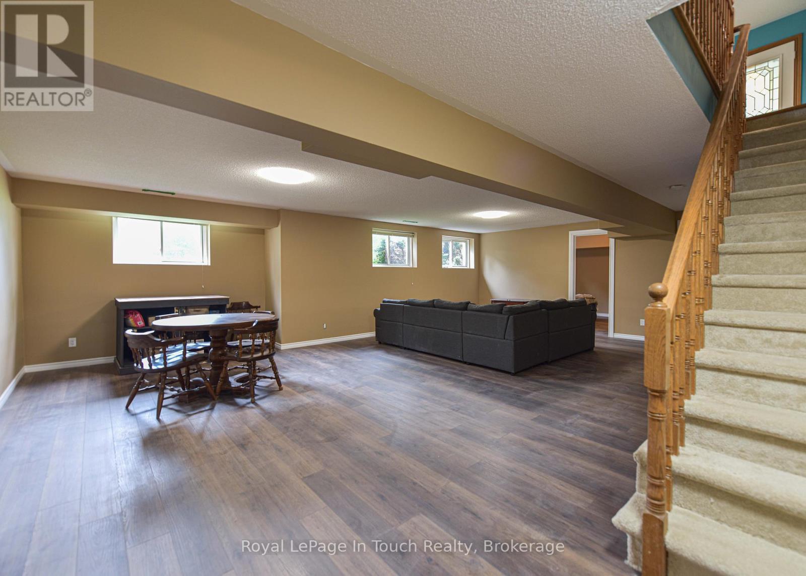 












5 EARLS COURT

,
Severn (Coldwater),




Ontario
L0K1E0

