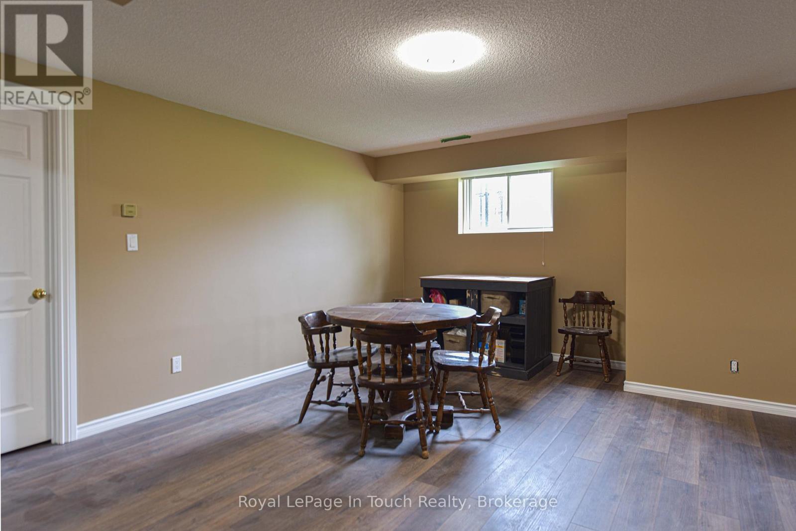 












5 EARLS COURT

,
Severn (Coldwater),




Ontario
L0K1E0


