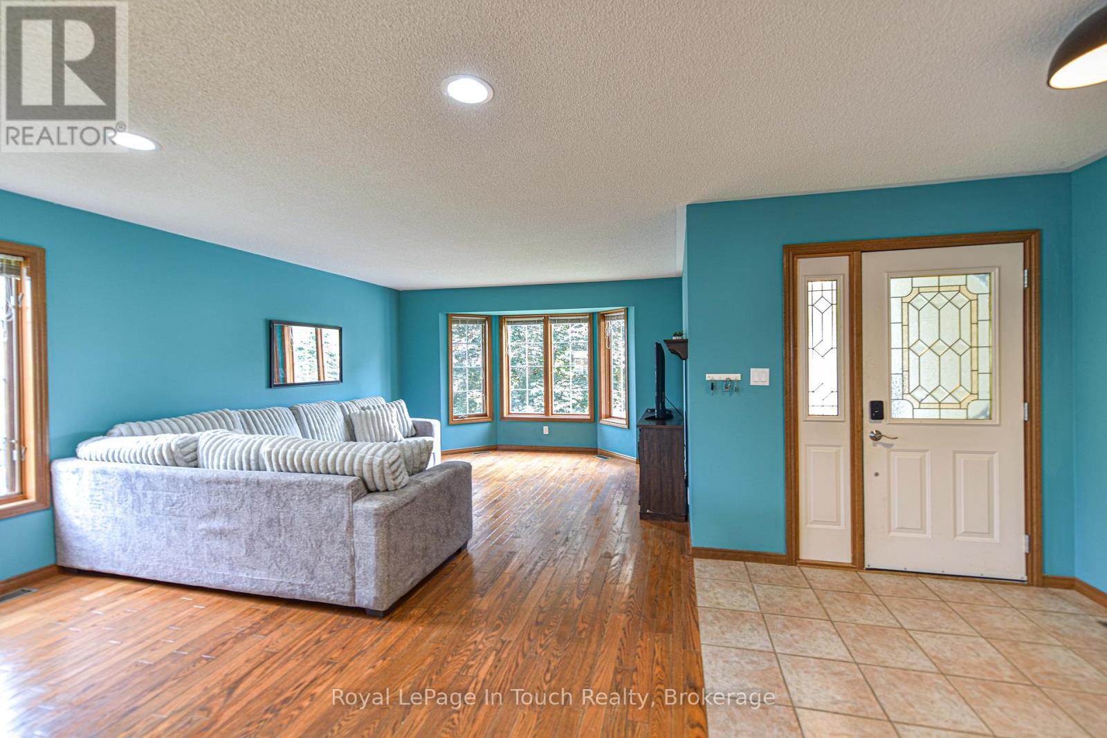












5 EARLS COURT

,
Severn (Coldwater),




Ontario
L0K1E0

