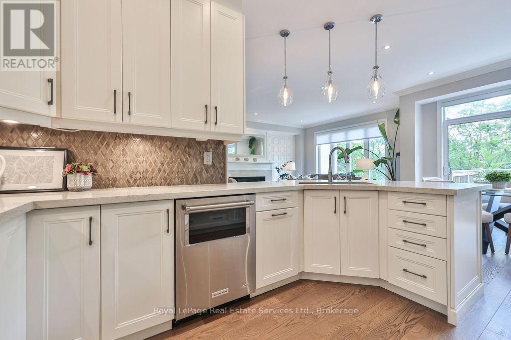 












34 - 2400 NEYAGAWA BOULEVARD

,
Oakville (RO River Oaks),




Ontario
L6H7P5


