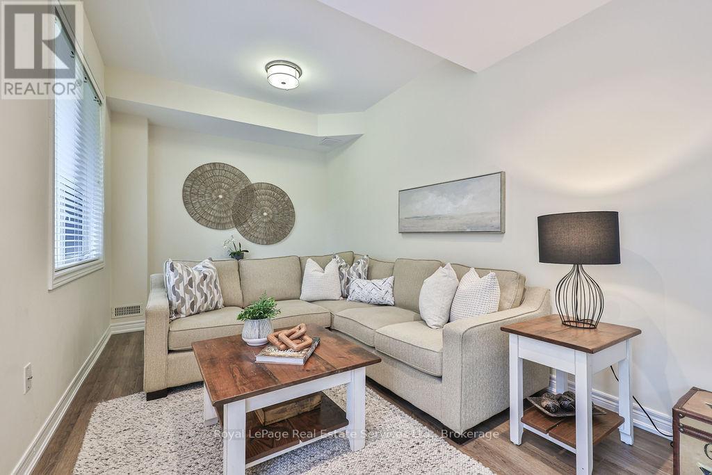












34 - 2400 NEYAGAWA BOULEVARD

,
Oakville (RO River Oaks),




Ontario
L6H7P5

