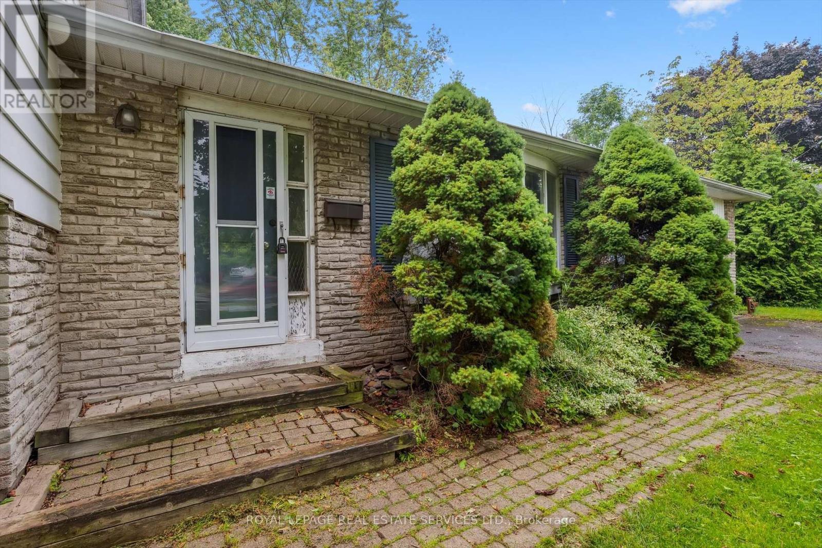 












2138 REBECCA STREET

,
Oakville,




Ontario
L6L2A5

