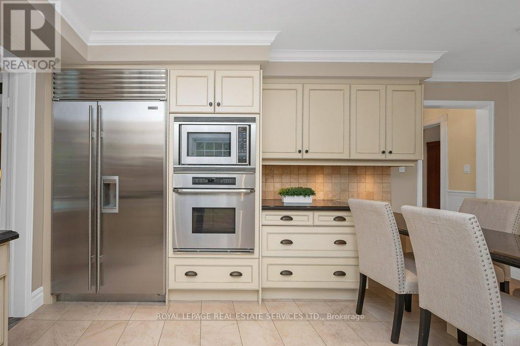 












269 ROYAL OAK COURT

,
Oakville,




Ontario
L6H3A8


