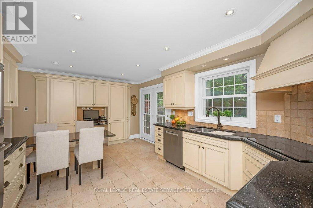 












269 ROYAL OAK COURT

,
Oakville,




Ontario
L6H3A8

