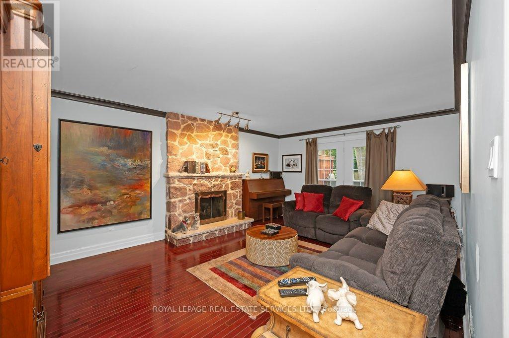 












269 ROYAL OAK COURT

,
Oakville,




Ontario
L6H3A8

