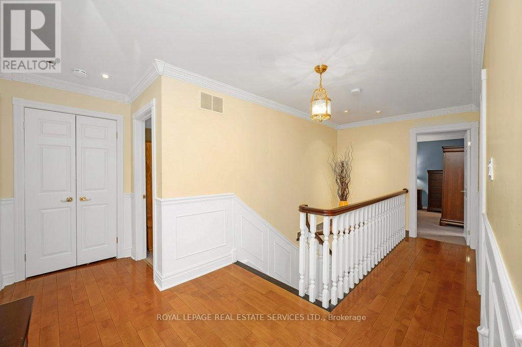 












269 ROYAL OAK COURT

,
Oakville,




Ontario
L6H3A8

