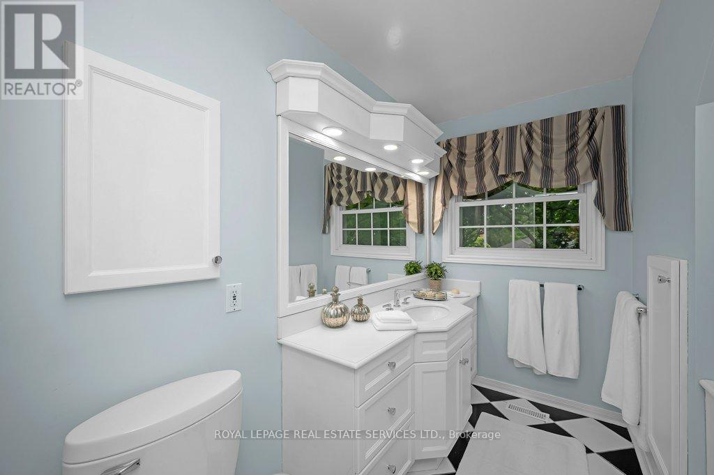 












269 ROYAL OAK COURT

,
Oakville,




Ontario
L6H3A8

