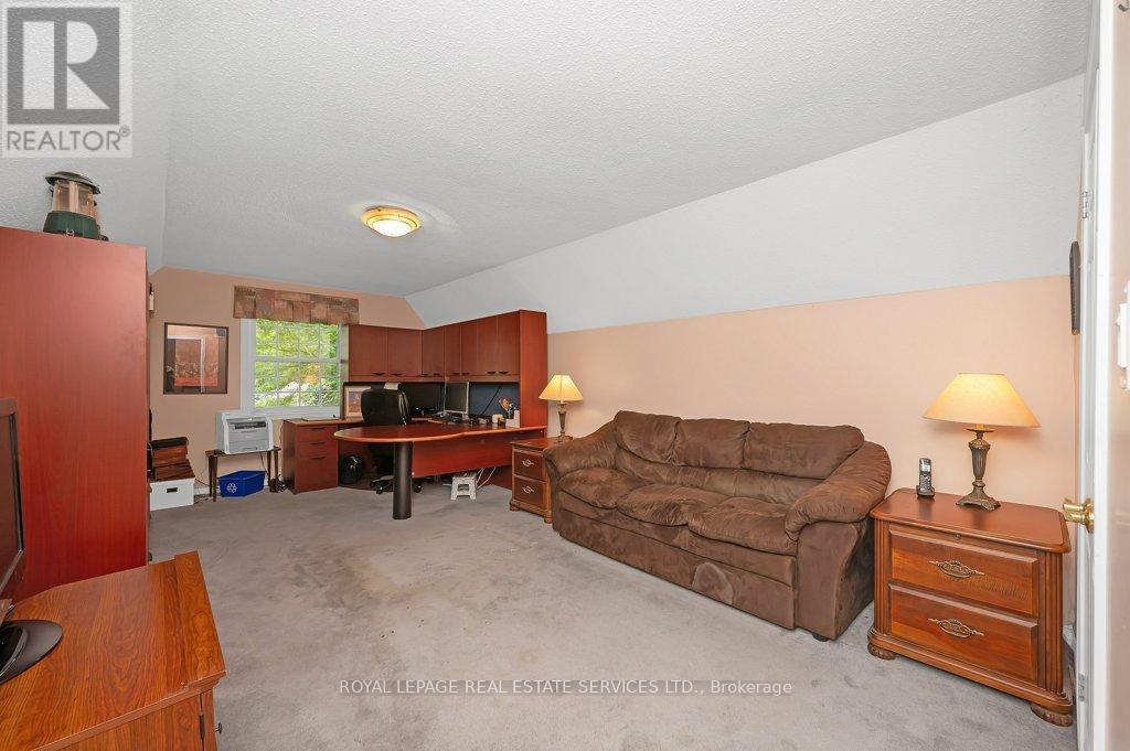 












269 ROYAL OAK COURT

,
Oakville,




Ontario
L6H3A8

