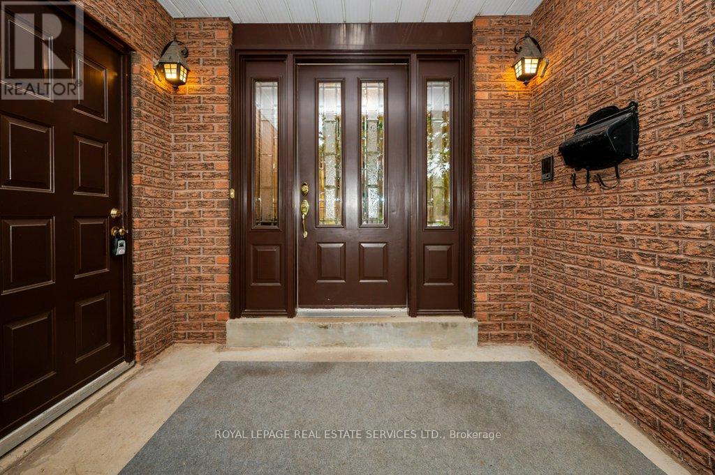 












269 ROYAL OAK COURT

,
Oakville,




Ontario
L6H3A8


