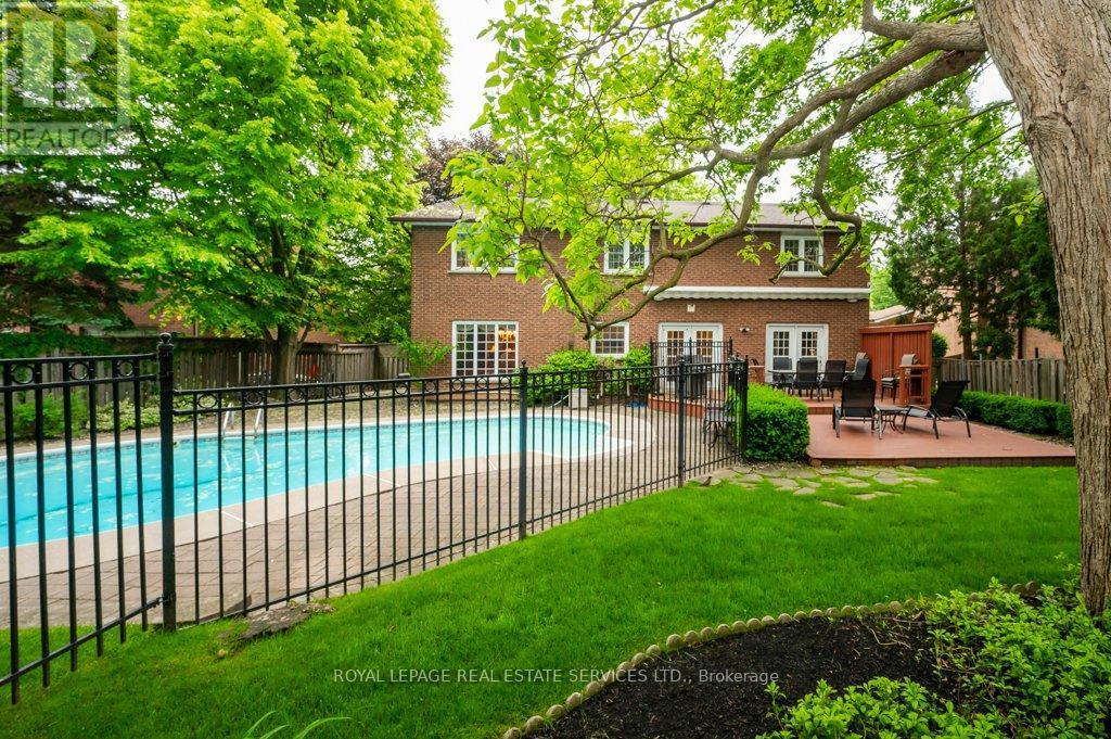 












269 ROYAL OAK COURT

,
Oakville,




Ontario
L6H3A8

