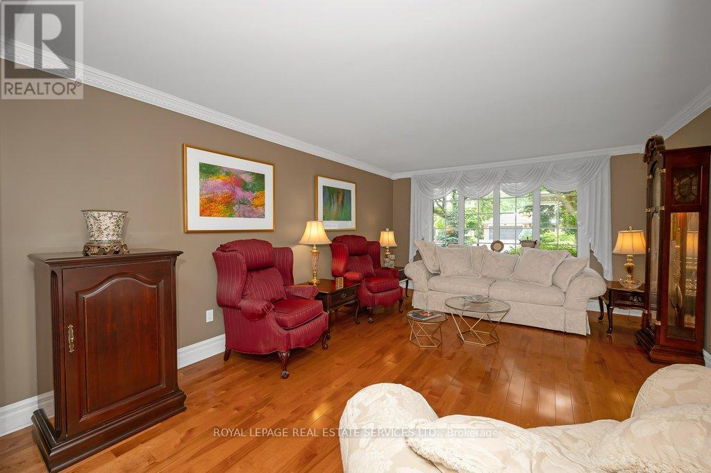 












269 ROYAL OAK COURT

,
Oakville,




Ontario
L6H3A8

