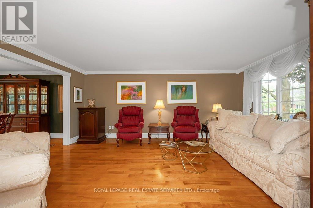 












269 ROYAL OAK COURT

,
Oakville,




Ontario
L6H3A8

