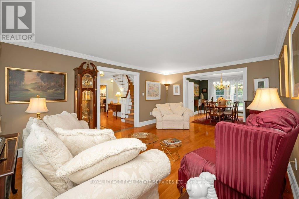 












269 ROYAL OAK COURT

,
Oakville,




Ontario
L6H3A8

