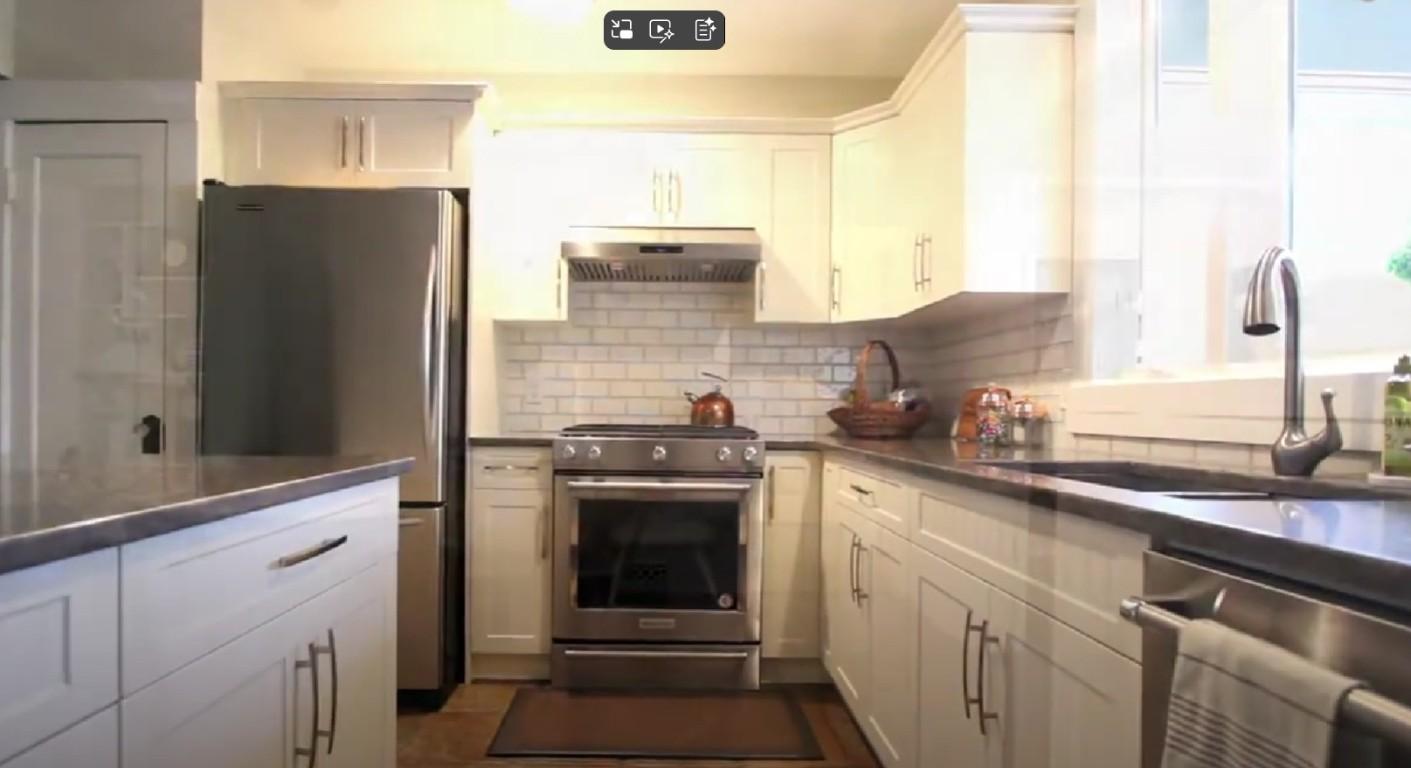 









1023


Lawrence

Avenue,
Kelowna,




BC
V1Y 6M3

