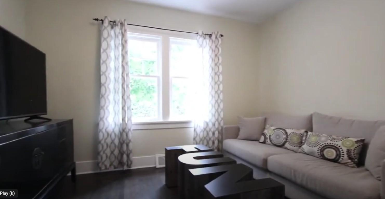 









1023


Lawrence

Avenue,
Kelowna,




BC
V1Y 6M3

