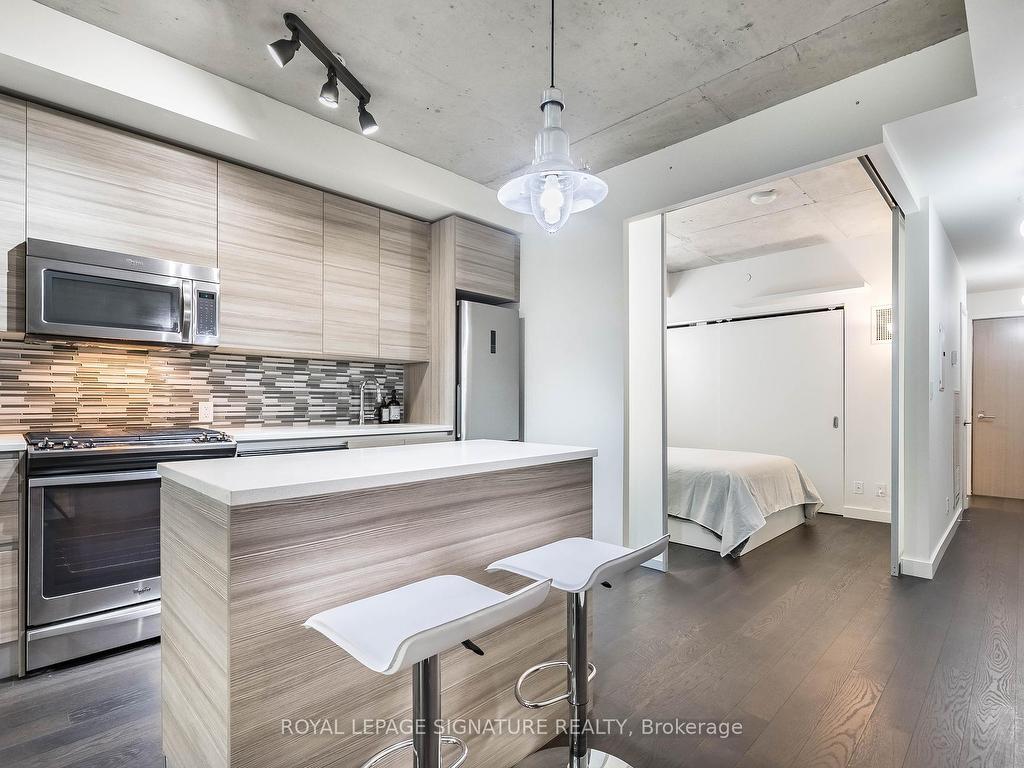 









111


Bathurst

Street, 318,
Toronto,




ON
M5V 0M9

