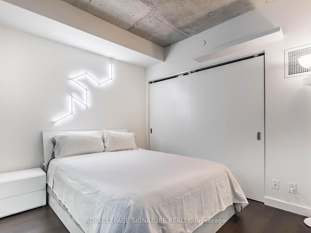 









111


Bathurst

Street, 318,
Toronto,




ON
M5V 0M9

