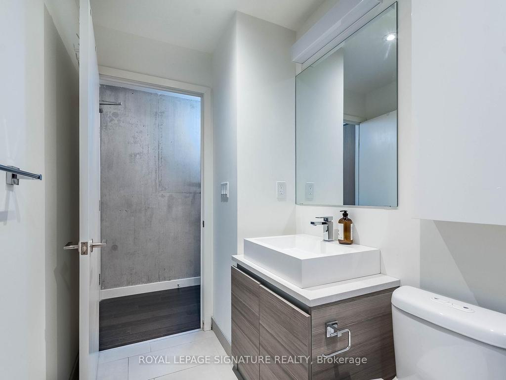 









111


Bathurst

Street, 318,
Toronto,




ON
M5V 0M9

