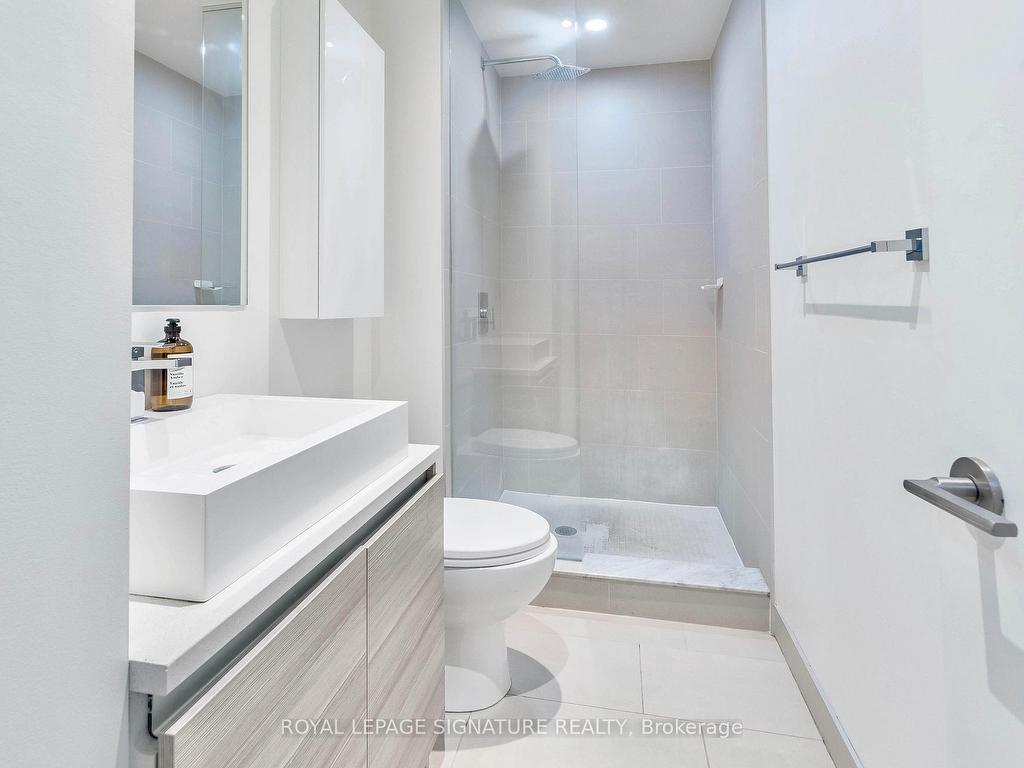 









111


Bathurst

Street, 318,
Toronto,




ON
M5V 0M9

