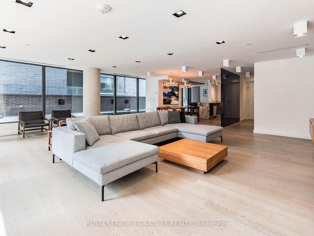 









111


Bathurst

Street, 318,
Toronto,




ON
M5V 0M9

