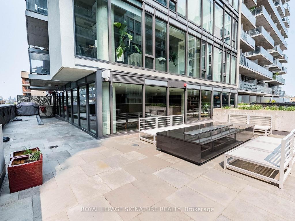 









111


Bathurst

Street, 318,
Toronto,




ON
M5V 0M9

