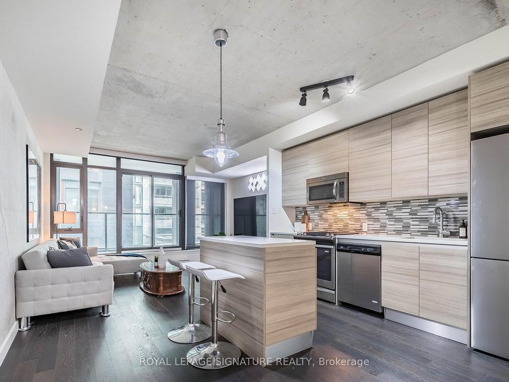 









111


Bathurst

Street, 318,
Toronto,




ON
M5V 0M9

