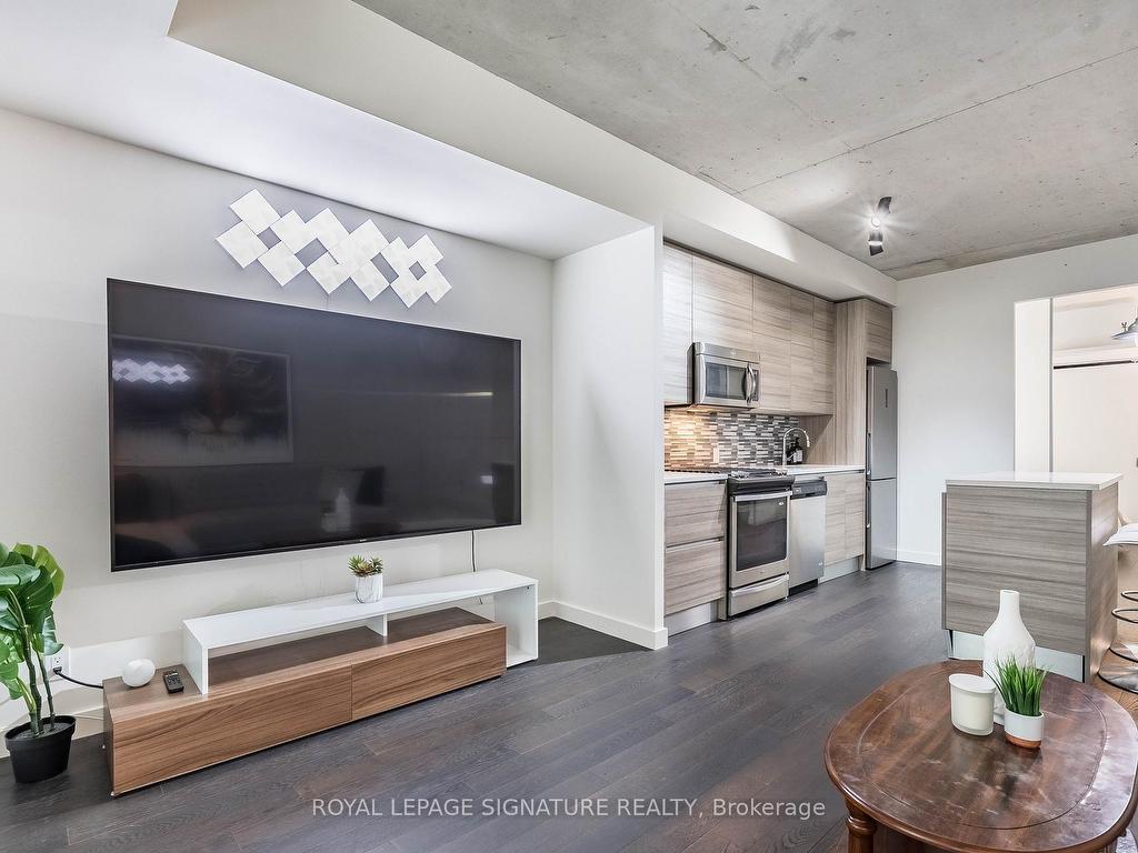 









111


Bathurst

Street, 318,
Toronto,




ON
M5V 0M9

