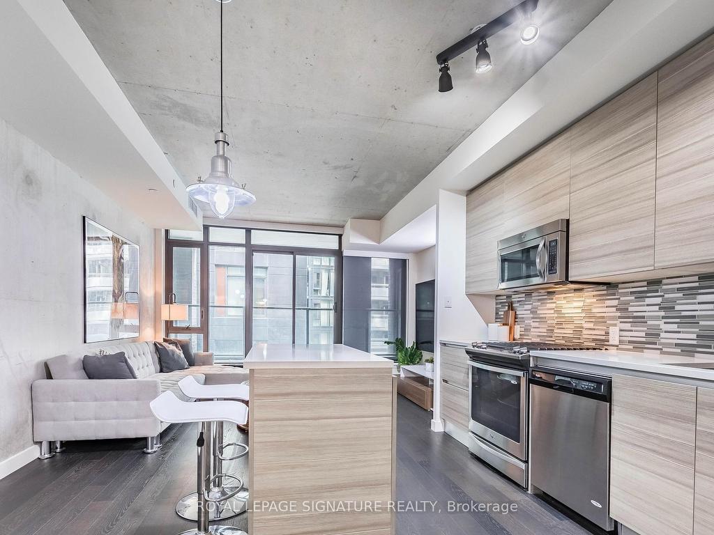 









111


Bathurst

Street, 318,
Toronto,




ON
M5V 0M9

